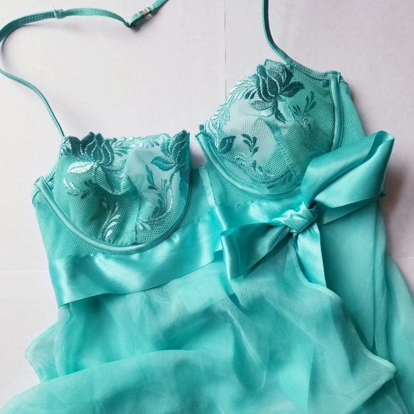 ❗Vintage Victoria's Secret Tiffany Blue Satin Bow Slip 34B❗ - Picture 2 of 7